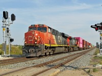 CN 2257 and 2659 head a westbound intermodal through Greenshields on their approach to Wainwright.