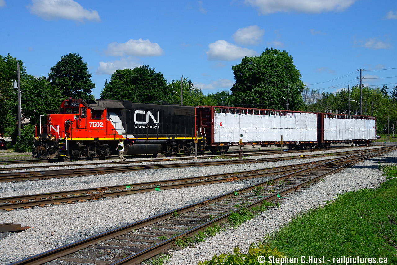 Displaced from hump service, the 7500 series units have found their home at terminals all over Ontario now. This one was solo for a brief period and here's a small , cute train as they have just arrived from the north end of Guelph with two loaded centrebeams.