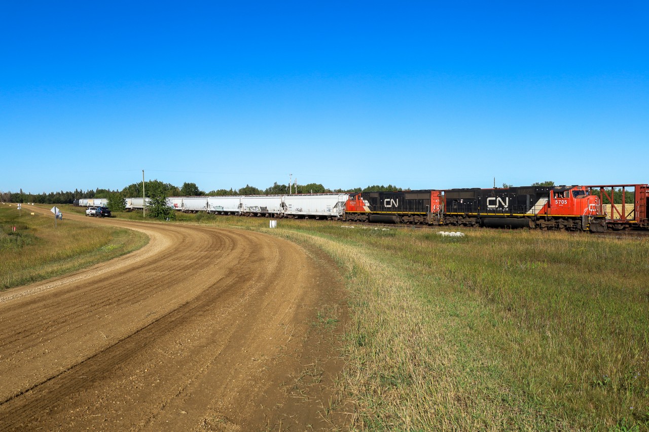 CN 5705 and CN 5719 take off from Lindbrook with Scotford, Alberta to Winnipeg M 31451 09.