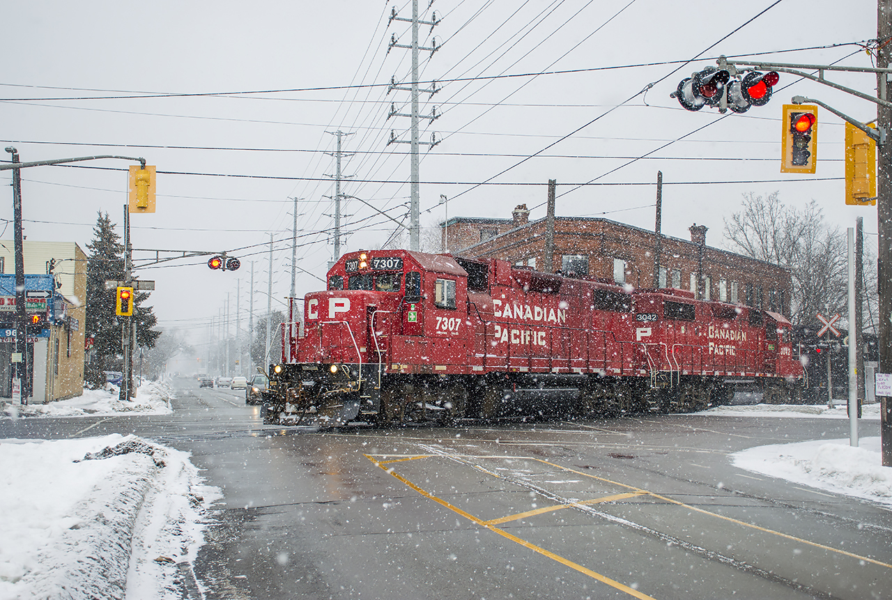 After working customers in Hamilton's north end, TH11 returns to Kinnear Yard with five scrap gons from Strathearne Yard in tow as the snow begins to fly.