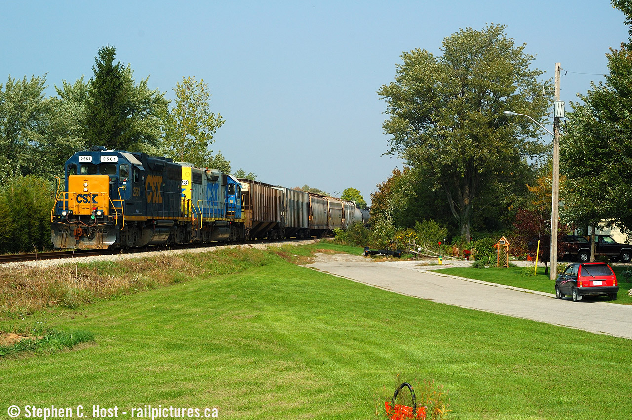 Approaching Smith St in Sombra, D724 is about to pass the north siding switch Sombra with cars for Hazzards in Wallaceburg. Earlier they worked Terra (now CF Industries) on the way south.