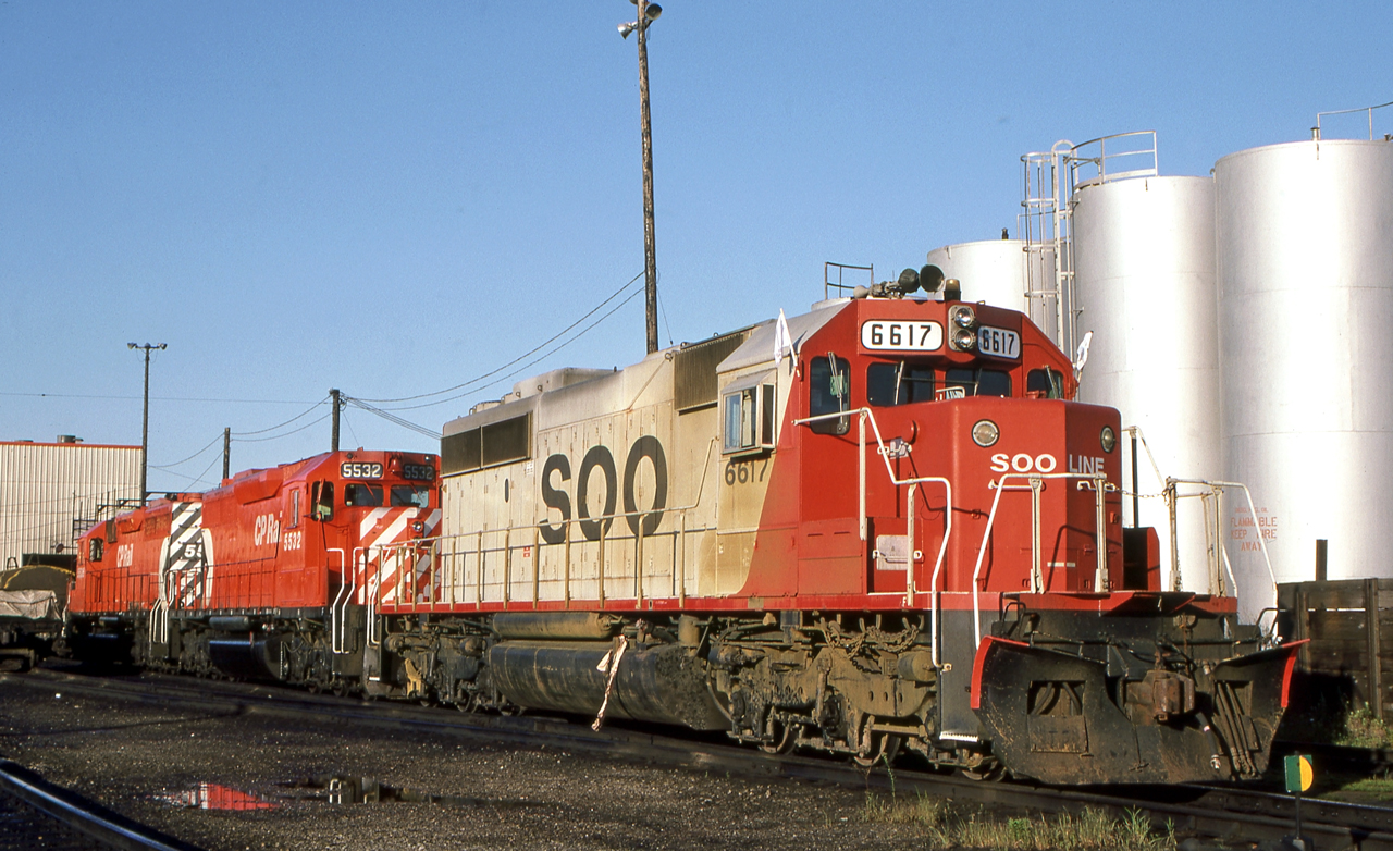 SOO 6617 is in Toronto in August 1986.