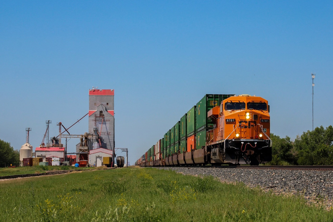 CP 148 hits track speed after a lengthy power swap in Moose Jaw resulting in a solo show by CP 8781 as it hits track speed at Milestone SK. The historical Grain Elevator still stands with some modern refurbishments which unfortunately block much of the south-eastern face.