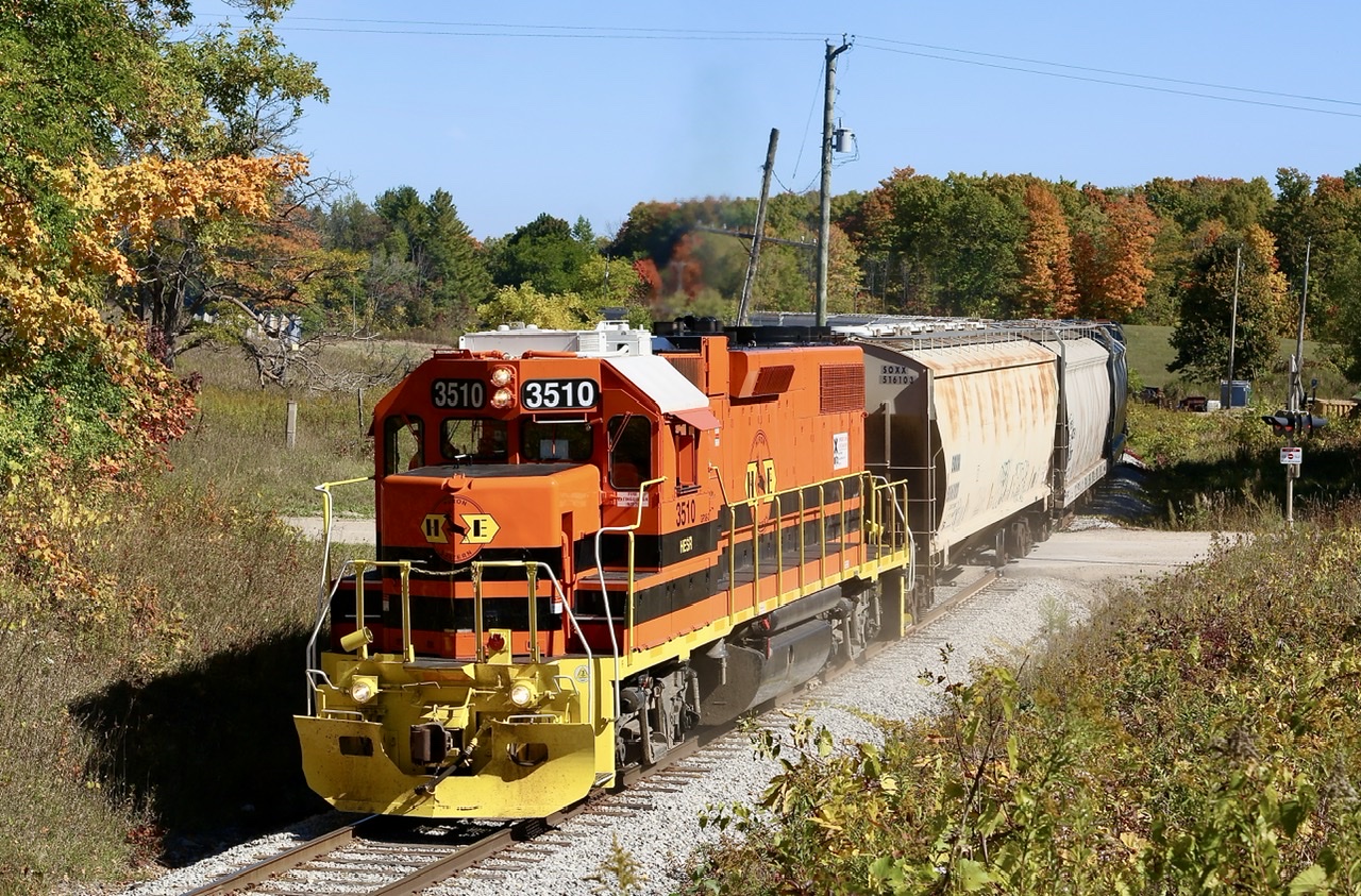 Almost 11 years after the last image I posted, I finally got a chance to photograph the GEXR at danger crossing. HESR 3510 fits in nicely with the growing shades of yellow and orange foliage. Job 2 typically heads north in the late morning allowing for decent northbound shots otherwise most northbound shots force you to shoot into the sun.