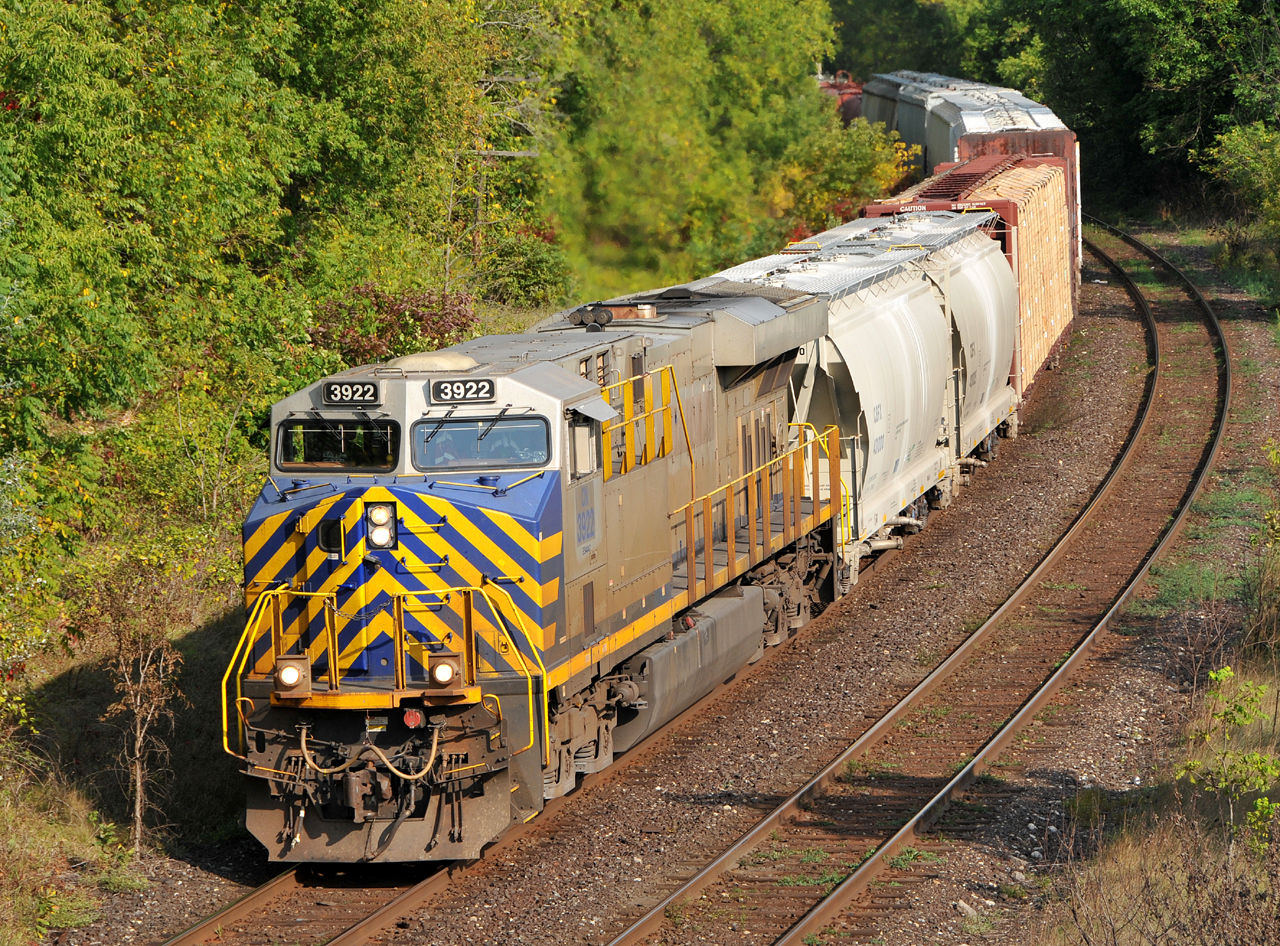 CN 3922 (ex-CREX 1336) rounding the curve at John Ave with 108 cars on A43531 12