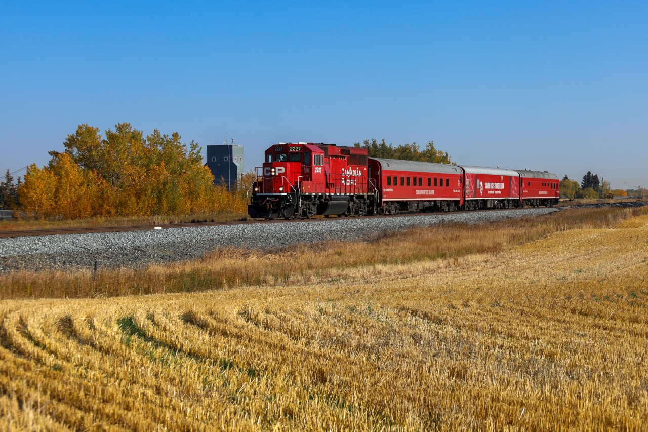 Operating on one of the northern most corners of the CP network, the TEC Train heads south towards Edmonton, passing through Josephburg, Alberta