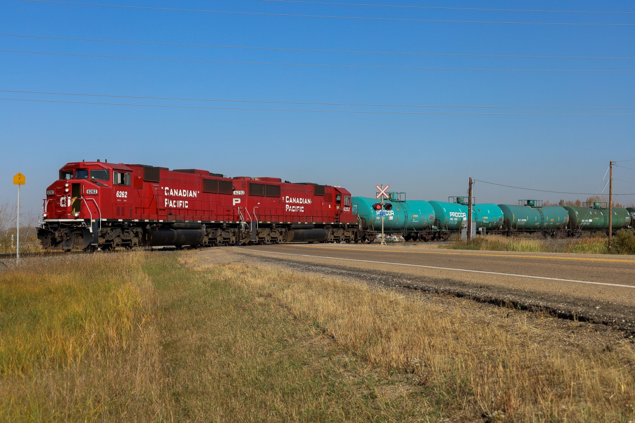 CP 6262 and CP 6252 work the CP Scotford Yard.