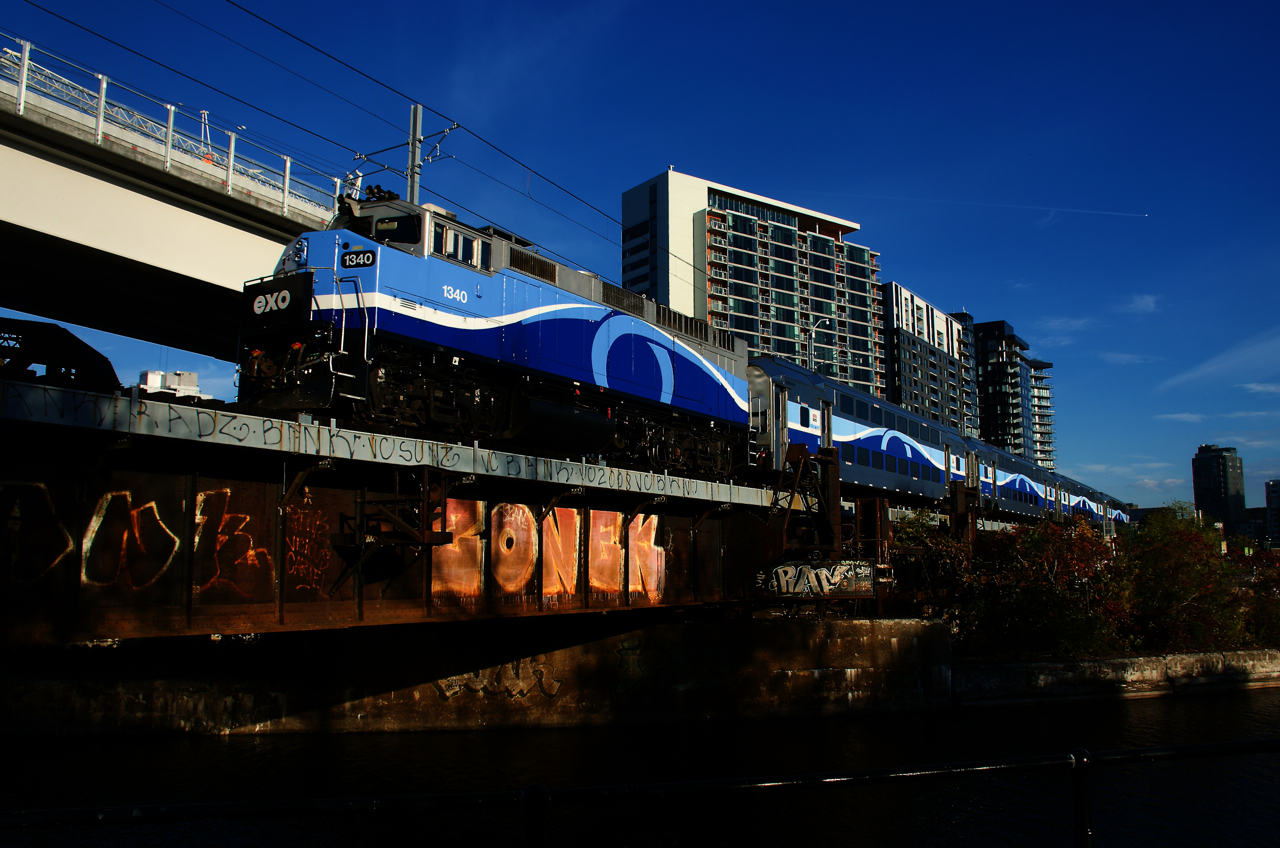 Railpictures.ca Michael Berry Photo AMT 1340 pushes a 4car EXO 809