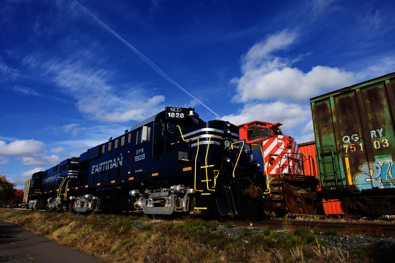 CFS 1828 & CFS 2044 are at rest at Scott a few minutes after arriving from a run to Joffre and back. Barely visible at far left is what will soon be an enclosed shops to park a couple of units. At right is another M420W which is used as a parts source I believe.