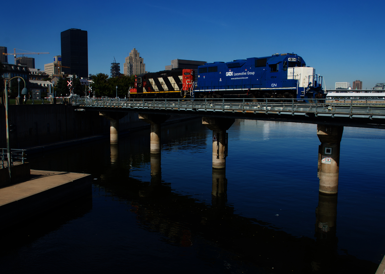 CN 4135 & CN 4904 are entering the Port of Montreal light power.
