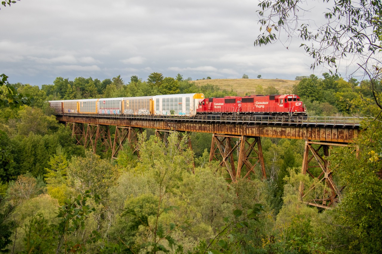 CP H19 crosses,the infamous Cherrywood bridge with sister Ex-SOO SD60s 6526 & 6255. H19 is usually GE units so when CP put classic EMDs on it, there was a scramble to get east out of Toronto to shoot the nicer power. As of mid October, GEs have returned to H19, ending our fun on the Oshawa turn.
