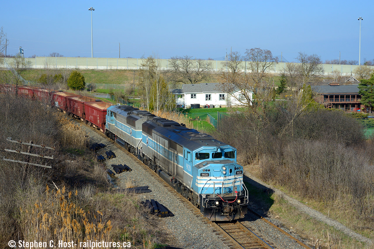 A ballast train rounds the curves at Newman Road with a matching pair of CMQ Painted ex CP SD40-2f's in the lead. These were sure nice while they lasted. Bring on the CP paint!