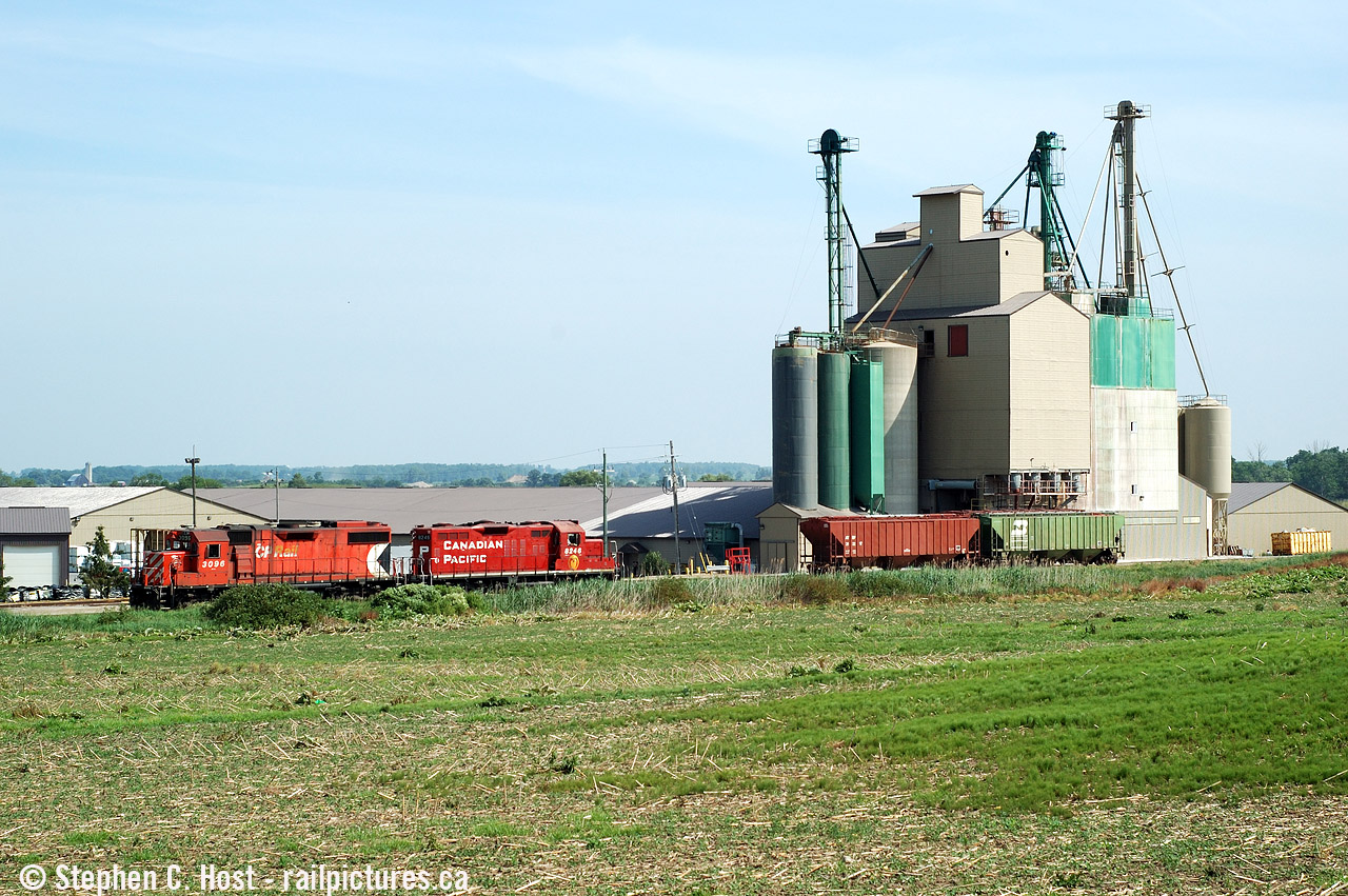 I posted an OSR  view from this hill in 2019 a few weeks ago and here's a view from when CP still ran it in 2007, two years later OSR Would take over this sleepy CP Branchline and the foam would come out in droves. Chasing TK21/12 was a lonely affair back then, nobody cared..