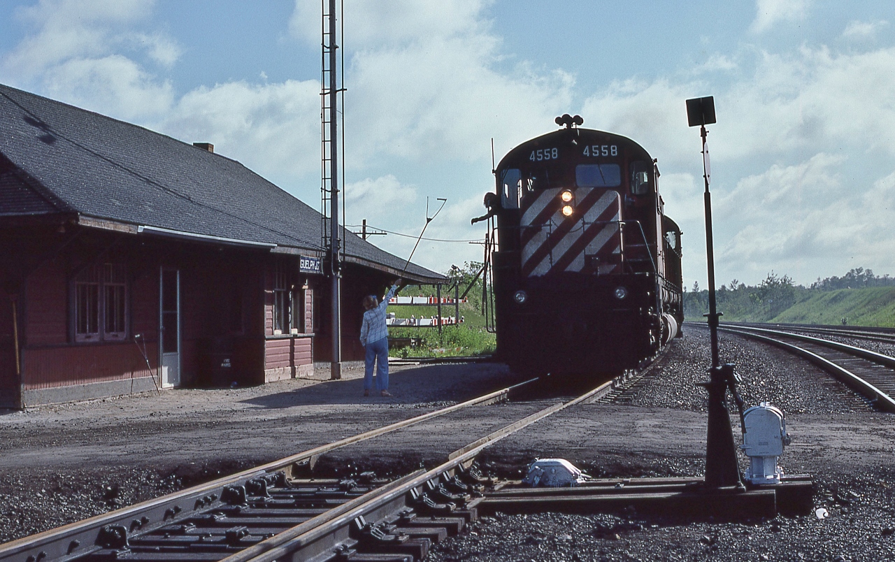 At work: RailPic's favourite CP Rail Operator


MLW 1969 built M-630 #4558 tops the Campbellville grade.


At train order office signal G U,  June 8, 1986 Kodachrome by S.Danko 


More G U
   

       Van Hoop  


sdfourty
