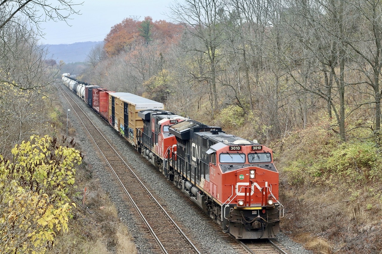 The last traces of fall colour linger in the background as CN 382 coasts down the Niagara Escarpment at mile 1 of the Dundas subdivision.