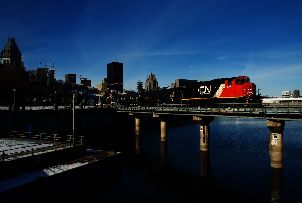 CN 4761 is the sole power on CN 500 as it leaves the Port of Montreal.