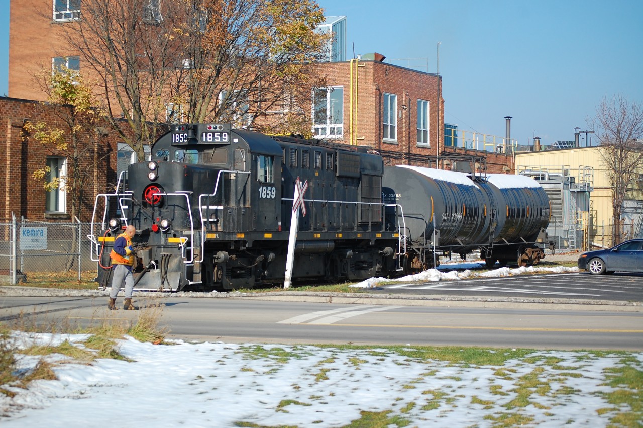 GIO Railways TRRY 1859 switches at Welland Ave in St. Catharines as they picked up one tank car on Nov 23/22.