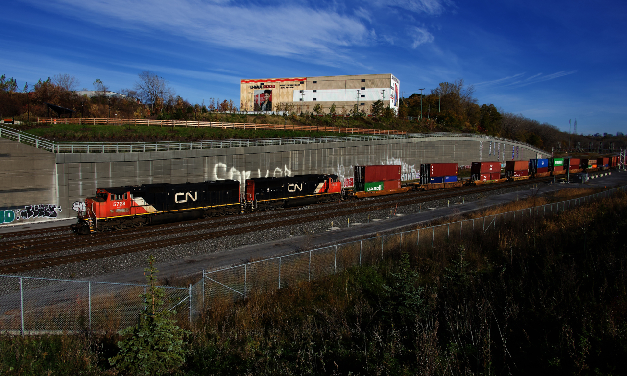 CN 123 with CN 5728 & CN 5641 is crossing over from the South Track to the North Track and then to the Freight Track at Turcot Ouest.