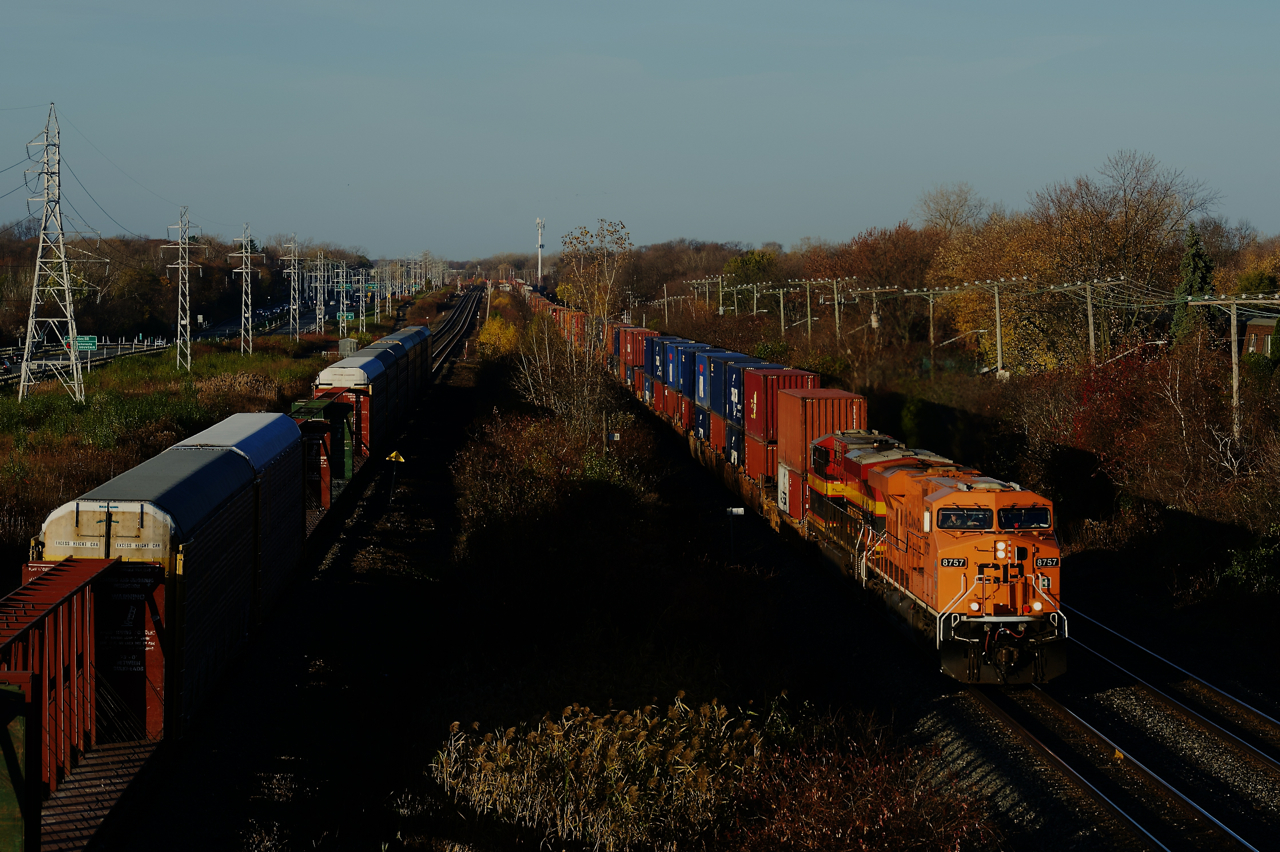 CP 118 has a nice lashup of CP 8757 & KCS 4865 as it heads east at the same time as CN 310.