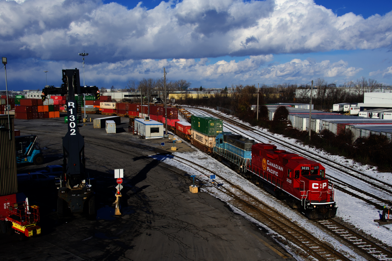 Calling themselves 'Extra Roadswitcher' on the scanner, CP 3035 & CMQ 3817 are leaving Lachine IMS for St-Luc Yard with some intermodal traffic after doing a bit of switching here.