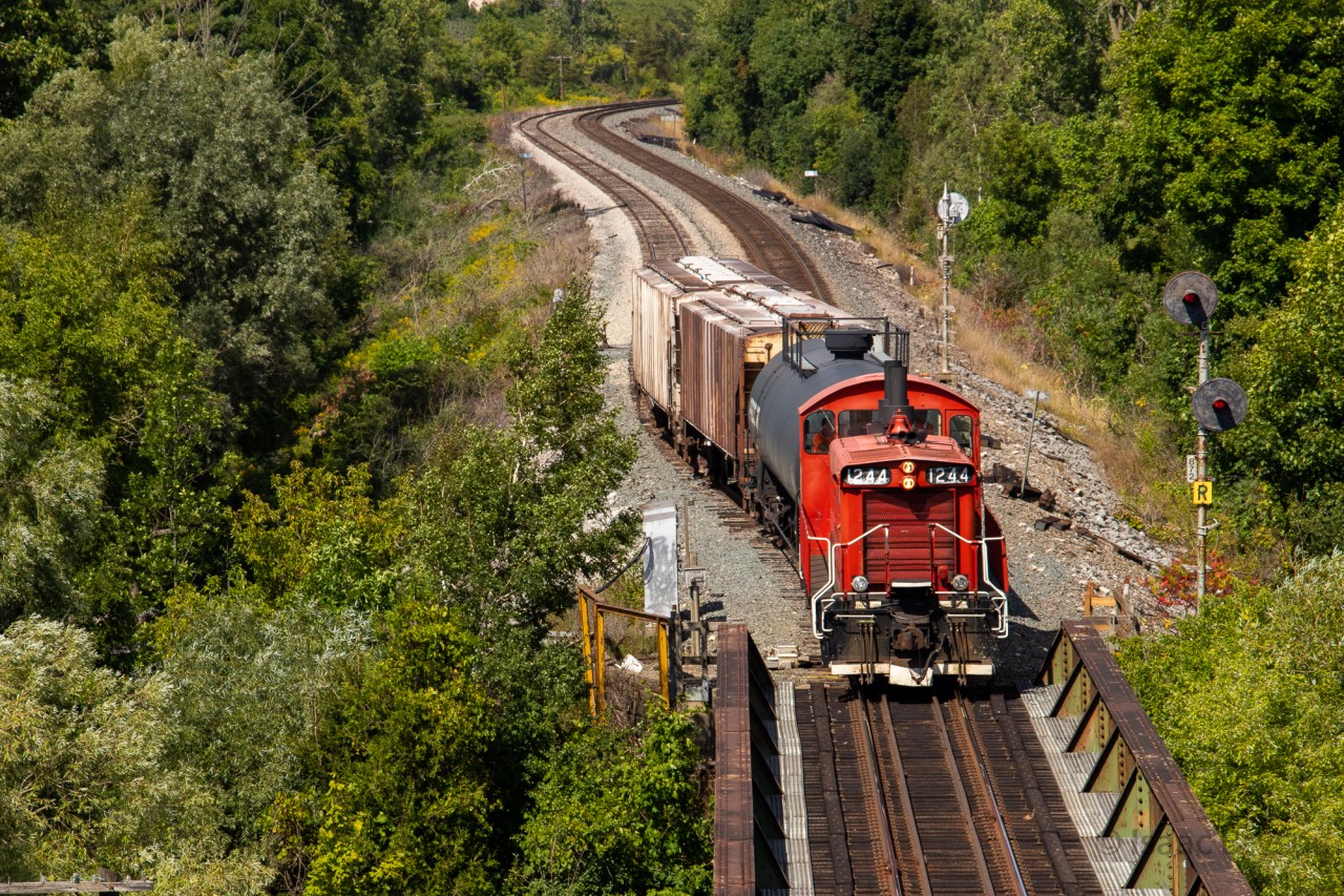 OSR 1244 exits the CP Coakley siding and passes the beautiful searchlight signals with 3 cars after lifting them off CP H88. Usually this move is light power without cars as OSR delivers its cars for CP in Coakley and then wanders back to the Woodstock "yard" to find their cars. An Ex-CP unit in CP paint passing a CP searchlight? Yes please!