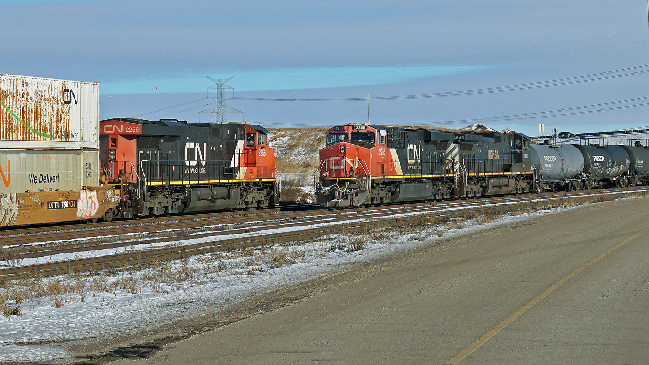 CN 2255 meets CN 2256 at Clover Bar.  Nice to see BCOL 4646 also in the picture.