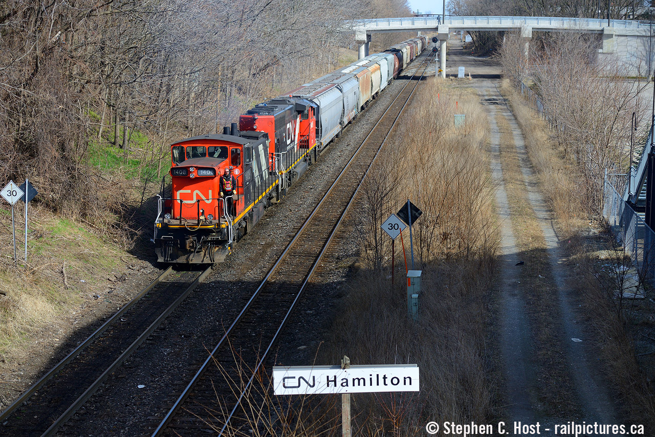 I was mucking around Hamilton and with the 0700 coming out of 'the hole' I was looking for a spot to shoot it in the general vicinity of the old CN station. With the shadow just underneath the CN sign, I liked what I saw and had to work around the chain link fencing that gets in the way (no one has cut holes in it .. yet ). I enjoyed the GMD-1's when they were given their final curtain call in 2019/2020/2021. I'm not sure the crews liked them though :)