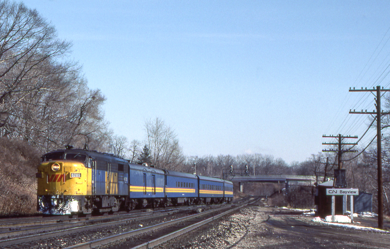 VIA 6785 is westbound at Bayview Junction, Ontario on March 27, 1984.
Bob