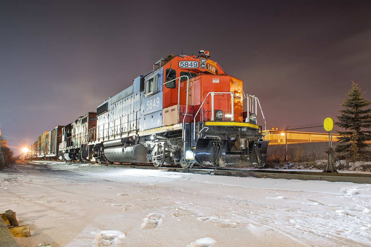 After working WestRock and Gerdeau, L542 sits tied down for the night on the GJR North Industrial Spur.