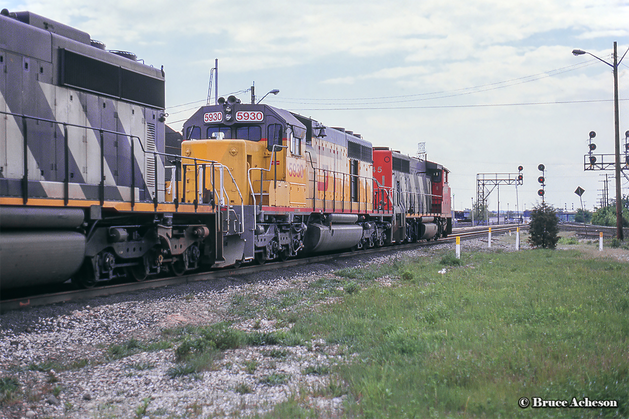 GT 5930, originally Missouri Pacific 3173, and later UP 4173, still wears it’s armour yellow paint from it’s previous owner as it trails through Burlington West, about to knock down the clear signal. Acquired shortly before this photo in 1990, the units (5930 – 5937) have since received GTW blue or CN paint, and are largely still active on the roster.