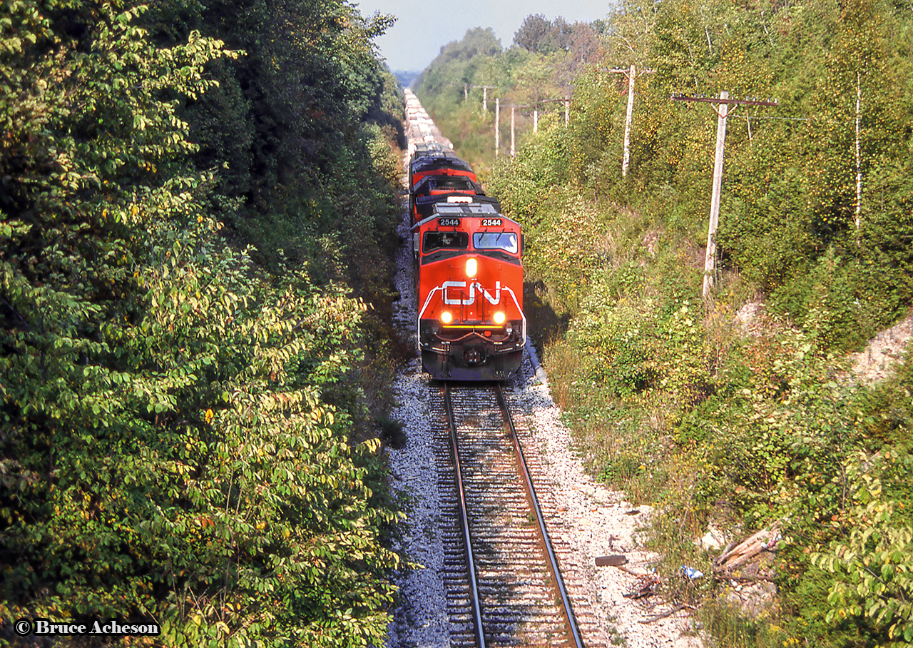 CN 2544 leads the charge as 431 works upgrade through Limehouse.