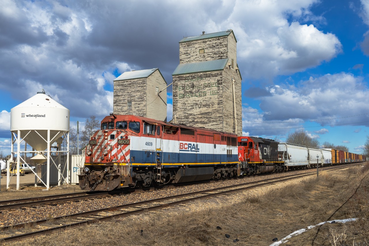 Edmonton to Whitecourt L 51551 05 highballs past the old elevator in Onoway, Alberta with BCOL 4609 and CN 5381