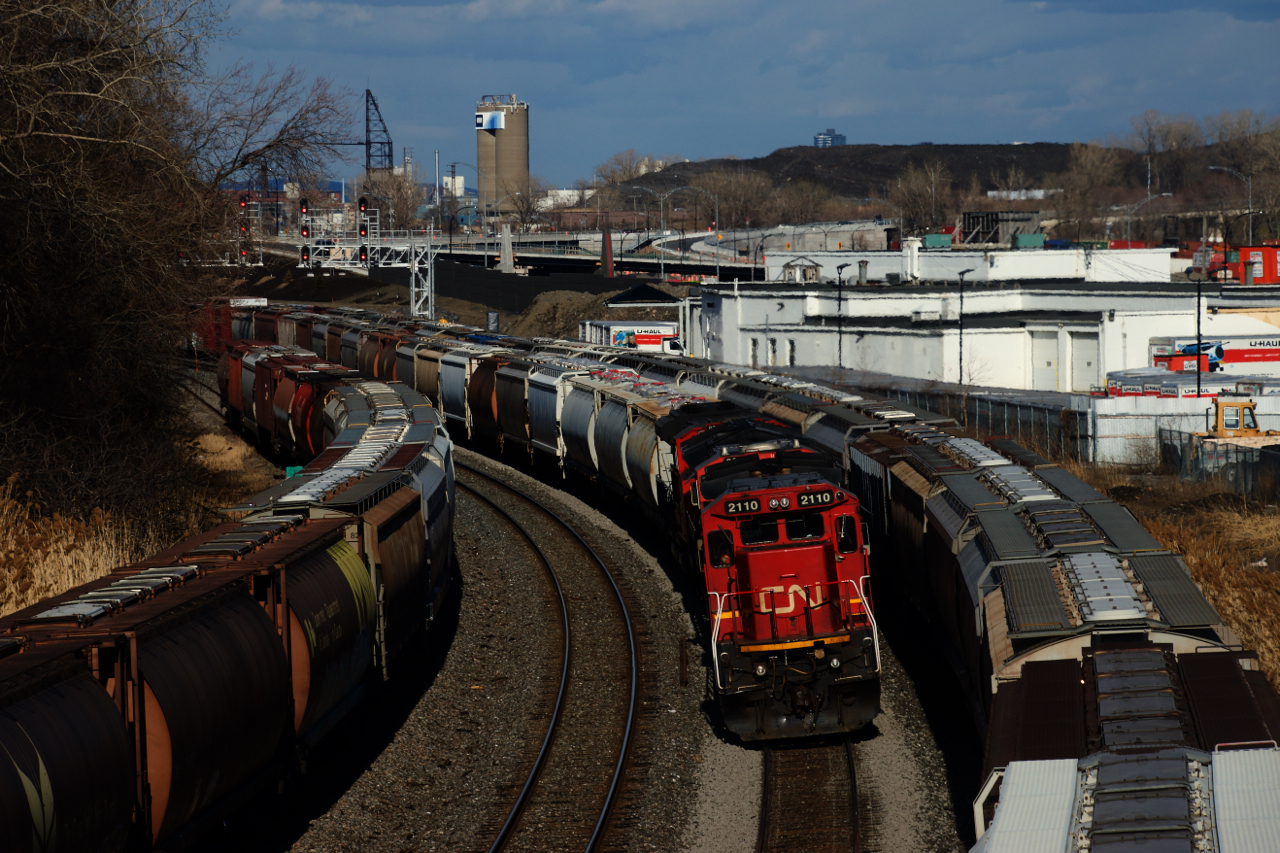 CN 527 with CN 2110 leading is backing up so it can drop cars on Track 29, with grain train CN 874 stopped at right and grain cars on the Transfer Track at left. This would be one of the very last C40-8 leaders I've shot.