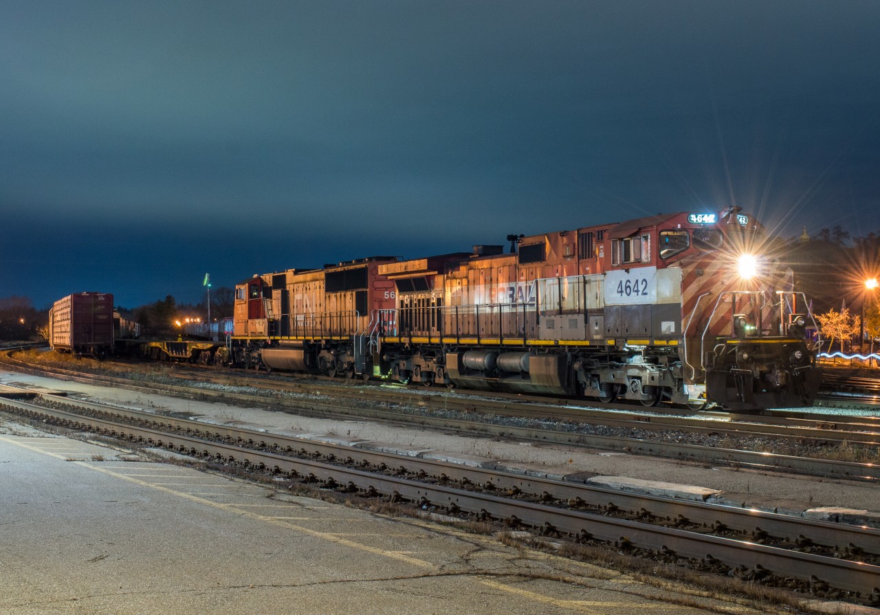 BCOL 4642 leads A434 at Brantford Ontario on a crisp November evening.  4642 and 4609 are presently the only BCOL units remaining active on CN in the distinctive Red White and Blue Scheme.
