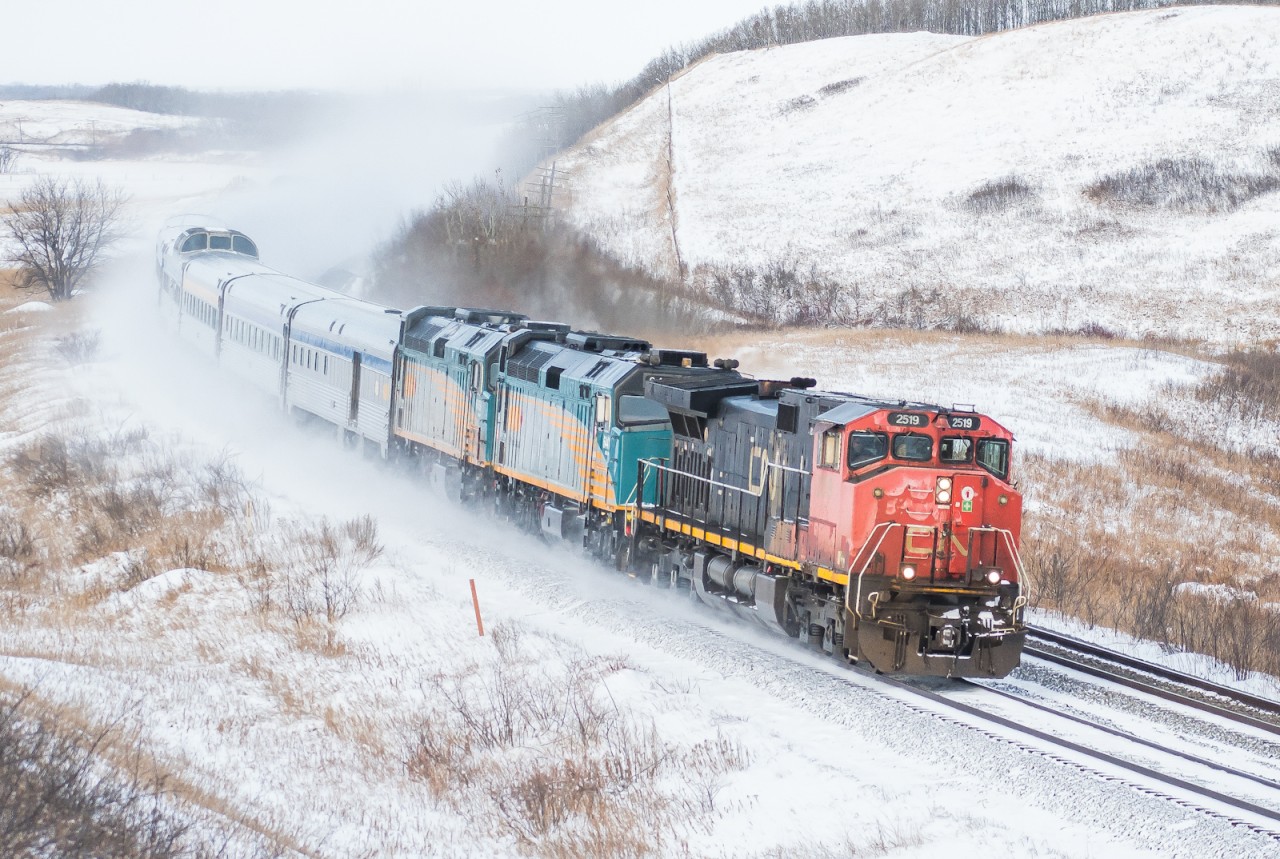 CN 2519 leads Via 2 towards Winnipeg after being added in Edmonton due to locomotive issues. 2519 was replaced by another F40PH in Winnipeg to continue the trip to Toronto