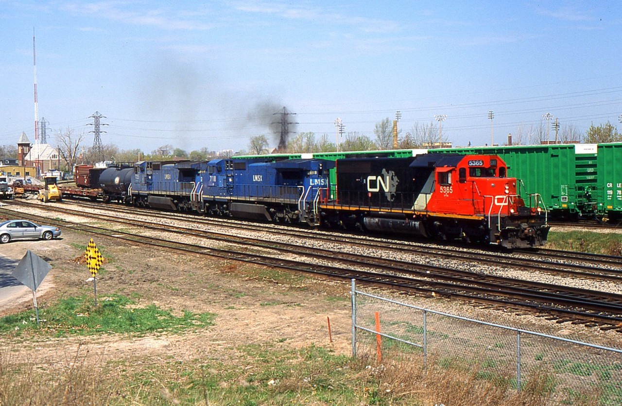 CN 421 with CN SD40-2 5365, LMSX C40-8W 718, and LMSX C40-8W 725 passed through Merritton as they approached Seaway in 2001.