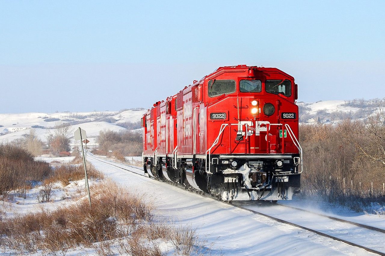 New Year, New Barns! CP E07-31 light power glides northbound into the Qu'Appelle Valley with CP 9023, 9021, and 9022 on their way to lift cars at the Viterra grain terminal in Cupar SK. CP 8855 was the original leader out of Moose Jaw, but was removed and reshuffled onto a second eastbound overnight whilst the triplets sat tied down.