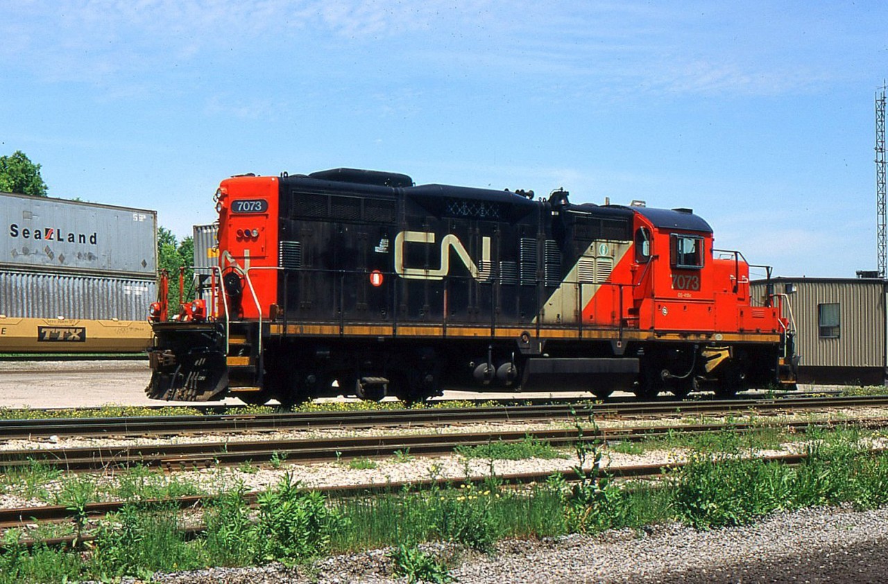 CN GP9RM 7073 was assigned at Dain NS/CN Intermodal Yard in 1998.
