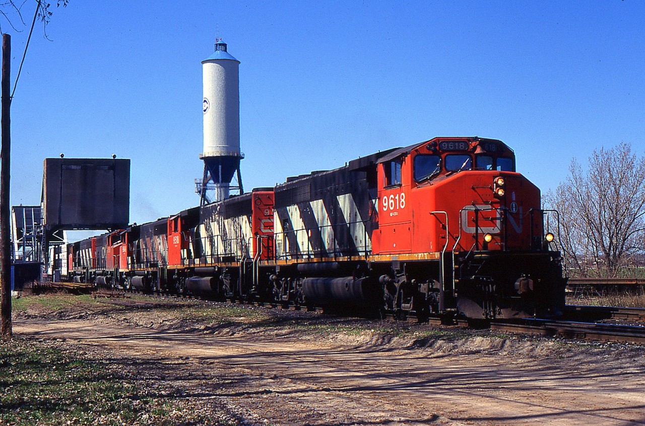 CN 449 makes its way across the Welland Canal at Seaway bound for Niagara Falls from MacMillan Yard, this location is no longer accessible after 911.