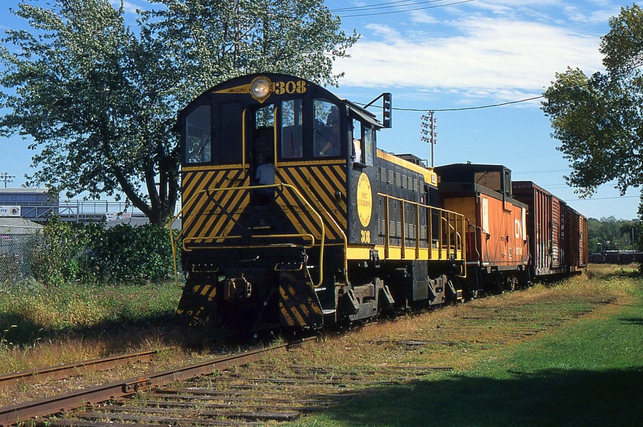 PCHR 308 heads northbound on the Grantham Spur leaving Merritton.
