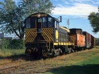 PCHR 308 heads northbound on the Grantham Spur leaving Merritton.