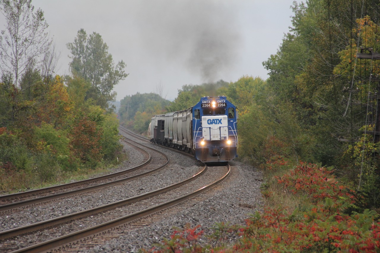 With a short but yet heavy train and a light mist in the air 519 is working hard to get track speed out of the two GP38-2s as it heads west at Second Doug hill Road in Trenton. Hidden from view the 4789 puts on a good show. On its way to Cobourg and Port Hope, returning back to Belleville as 518 ,