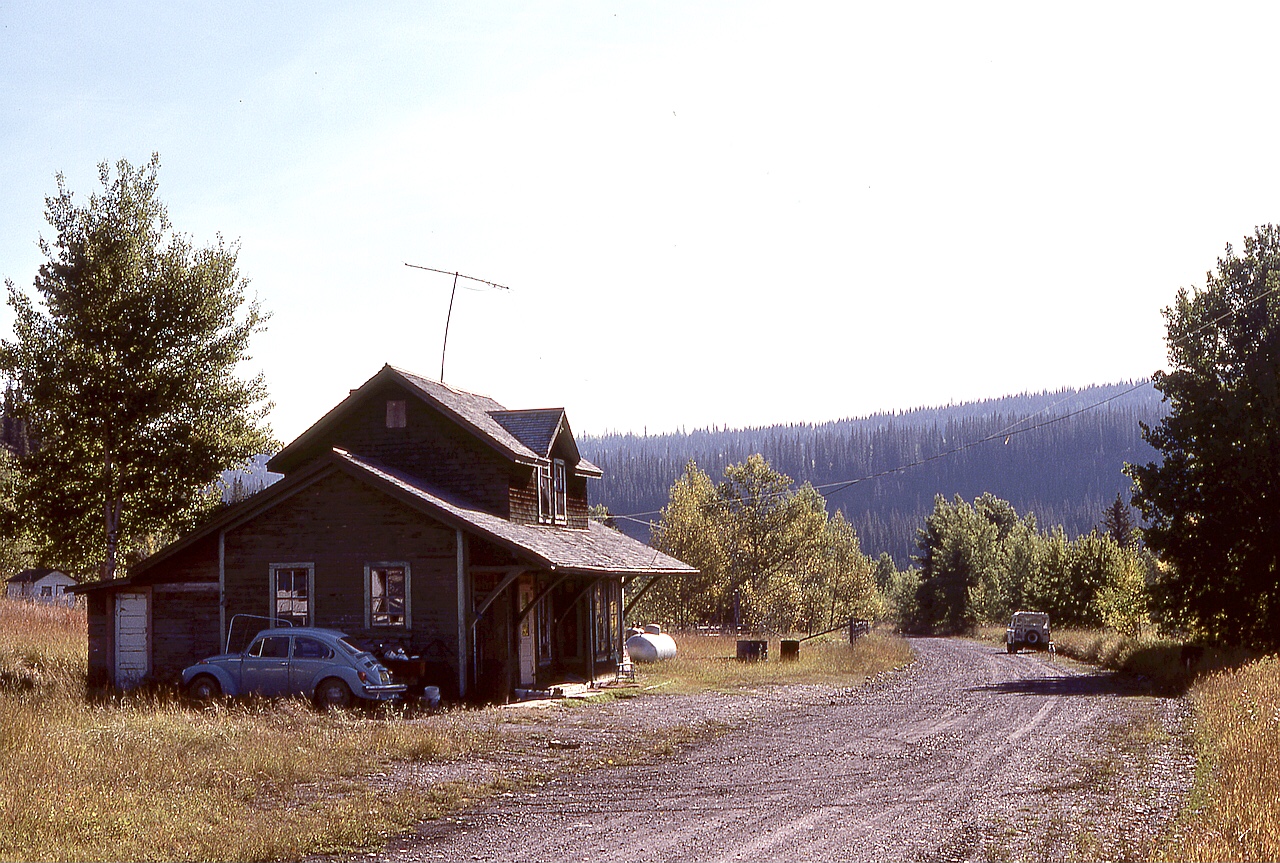 West of Edmonton, Canadian Northern and Grand Trunk Pacific both built rail lines to the Yellowhead Pass, and west of Hinton, CNor was on the north side of the Athabaska River with GTP on the south.  This is a view eastward at the former CNor depot at Entrance, now known as Old Entrance, with the name relocated across the river to the GTP station originally called Dyke, where CN runs today.  The depot still stands, serving as the office of Old Entrance B ‘n B Cabins and Trail Rides.

At the time of the photo, the gravel road shown continued to the west behind the photographer to the CN bridge at mile 193.6 Edson sub. near where the GTP alignment was connected to the CNor, but recent aerial views suggest that is probably impassable now.