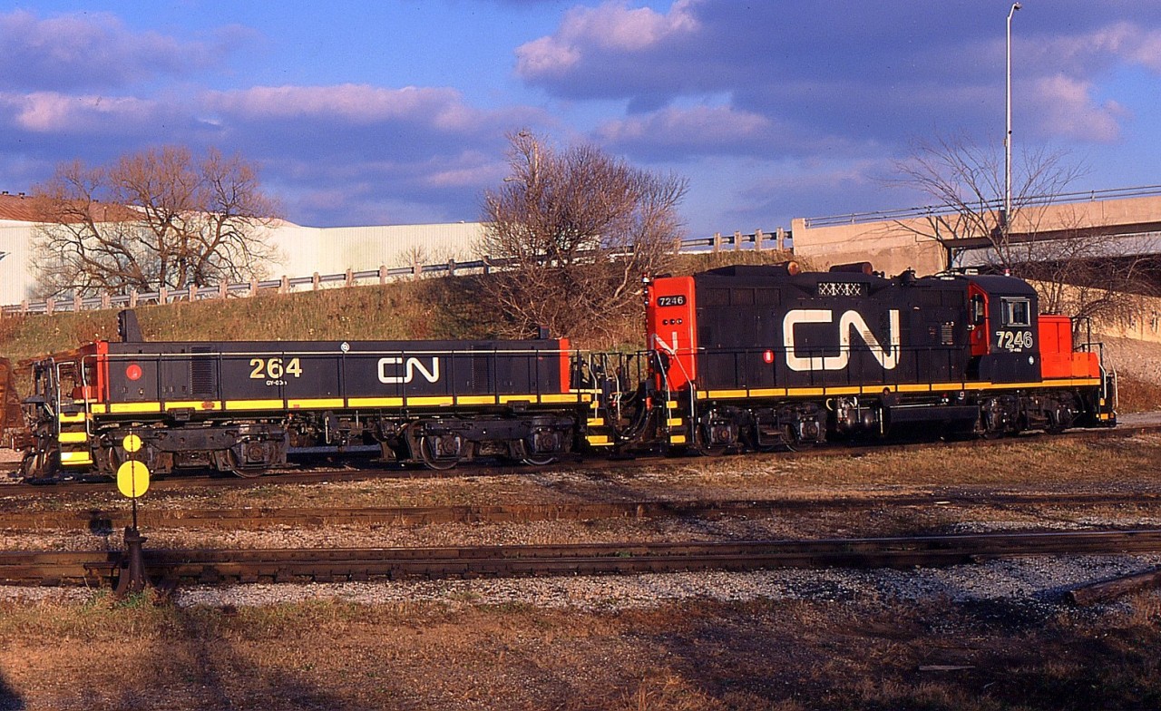 CN GP9RM 7246 and CN Slug 264 at Niagara Falls Yard in 1998. The yard tracks have been all removed and it's an empty field.