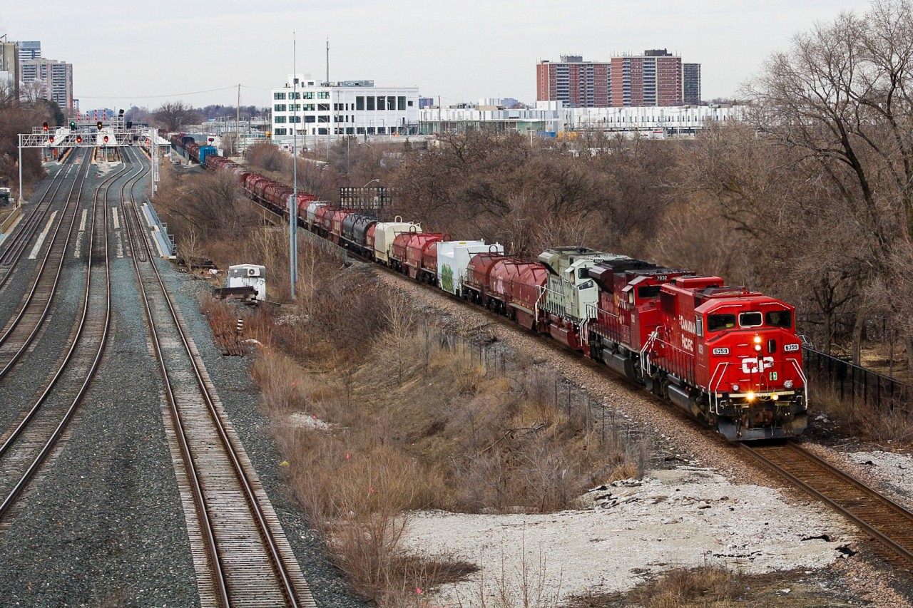 Another reason you should never rule out a train as a "night train" was the story of this 422. Originating out of Sudbury at 4pm on the 18th, most were discouraged from seeing it given the typical ~12 hour transit time from Sudbury on CP. This was doubly the case when it was confirmed past MacTier at 8pm that night. The confusion that arose the next morning when it wasn't in Toronto yet led to the realization that they tied it down in Buckskin overnight due to congestion in MacTier. Also noteworthy about this train was that the 6259 came up to Sudbury on a separate 421 to the 7032 and 7022, leading most to believe that it was just another unit for the Levack job. That plus the portable ditch lights that were installed 2 days prior made its lead all the more surprising.