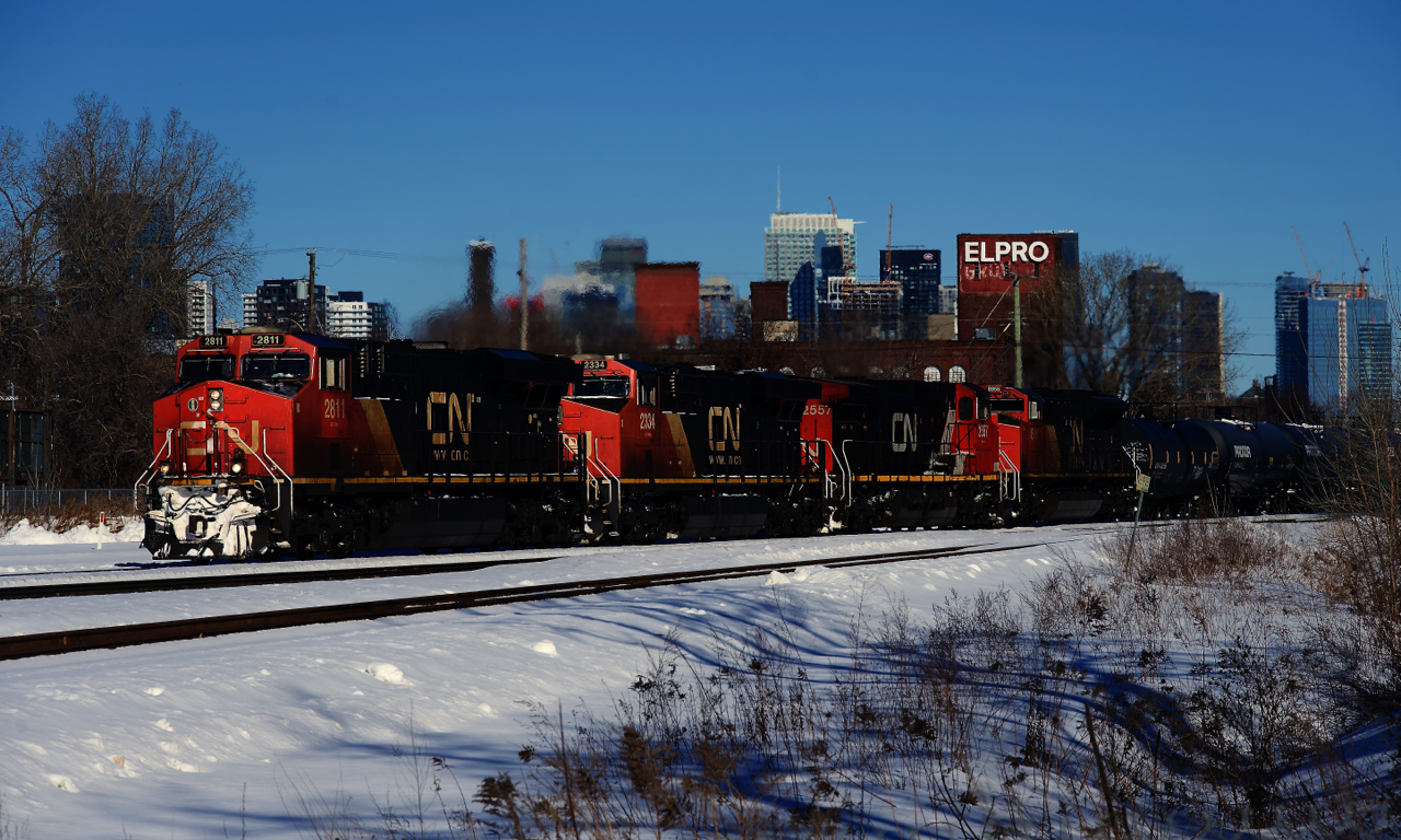 CN 305 has four units up front (CN 2811, CN 2334, CN 2557 & CN 8956) as it heads west past the start of the Turcot Holding Spur.