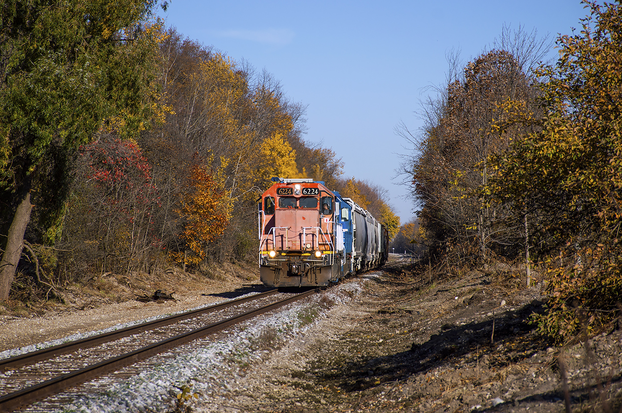 CN L568 gets underway after working Nachurs Alpine and Pestell at New Hamburg.  They will setoff cars at customers in Shakespeare and Masterfeeds in Stratford before turning back for Kitchener.