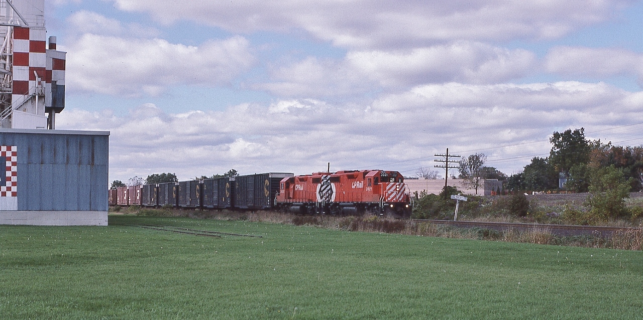 Good looking pair....


...Three years new, March 1983 built  GMD GP38-2  CP Rail #3021 & 3022 have the 'Schwa Turn in tow


at CP Rail Whitby, October 5, 1986 Kodachrome by S.Danko.


More 


       fresh quartette   


sdfourty