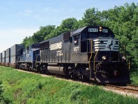 NS 445 with NS SD60 6577 and CR C40-8W approaching Dain on the Canal Sub back in 1998.