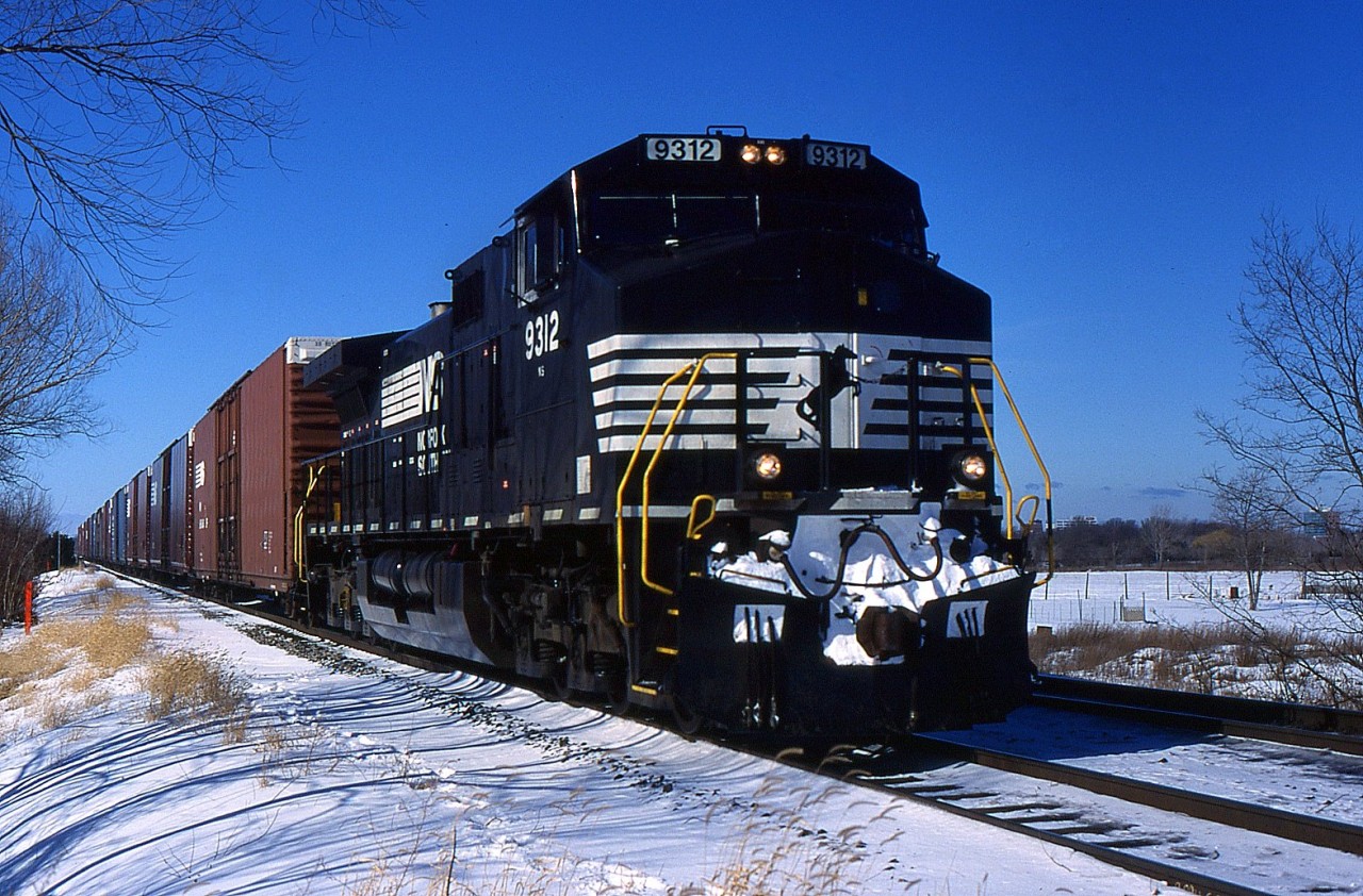 NS 328 with C40-9W 9312 approaching Merritton on the CN Grimsby Sub, this location is now a Control Point known as Glenridge.